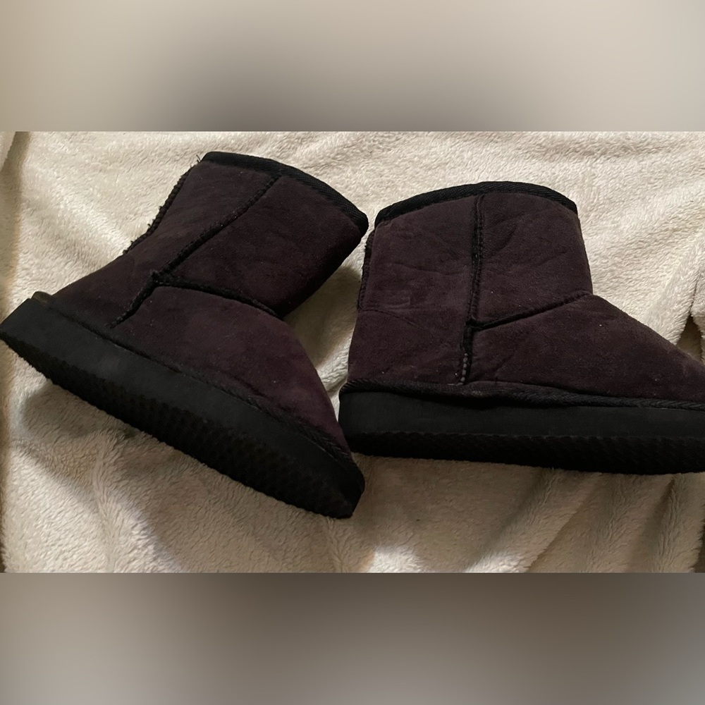 Kids micro fiber warm boots size 13. Faux fur for lining. NWOT